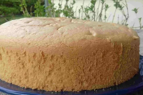 Puszysty biszkopt, idealny do tortów. Ten przepis na biszkopt jest prosty i zawsze wychodzi!