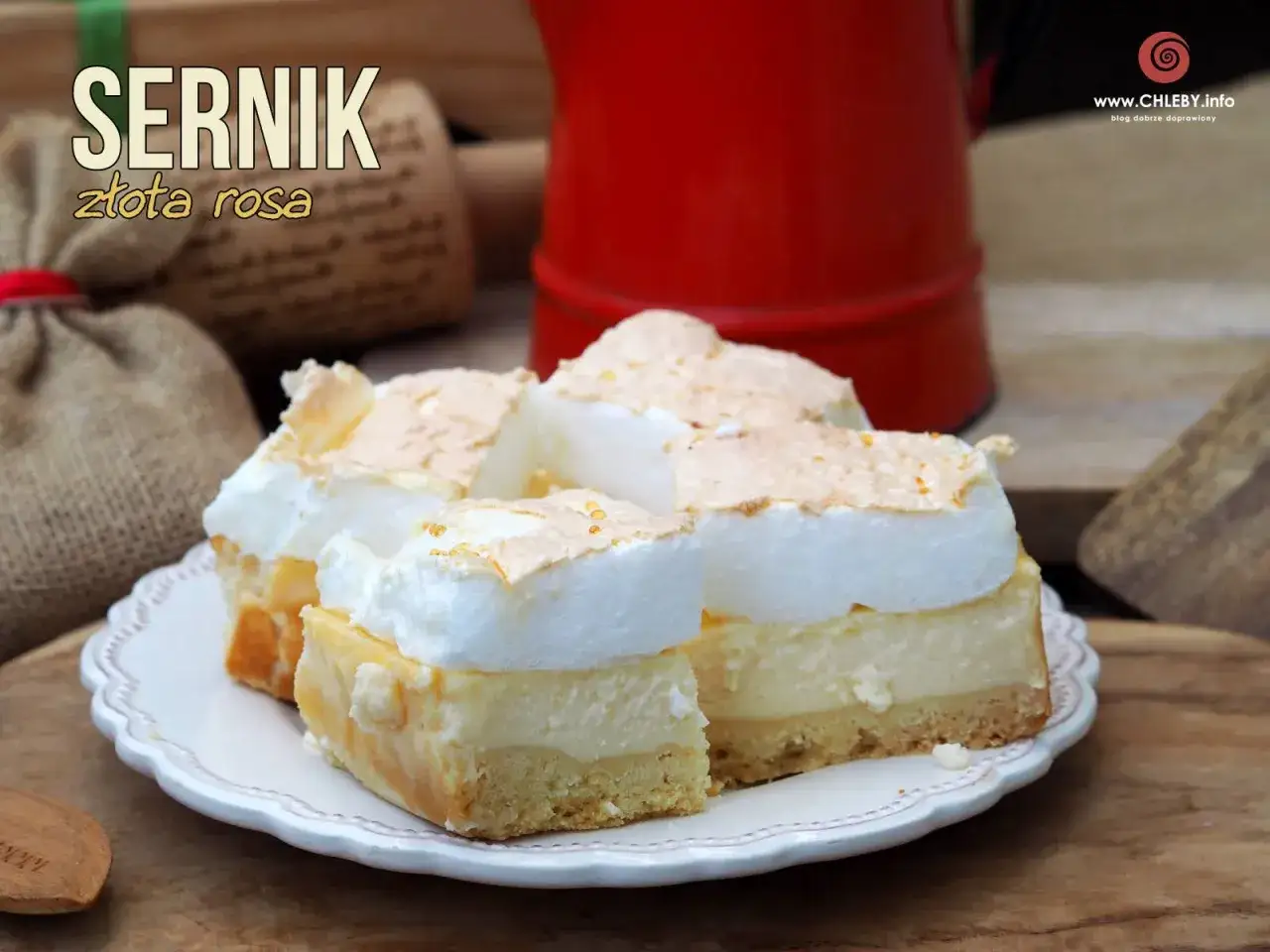 Sernik z rosą, puszysta pianka na kremowym serze, na kruchym spodzie. Idealny na deser.
